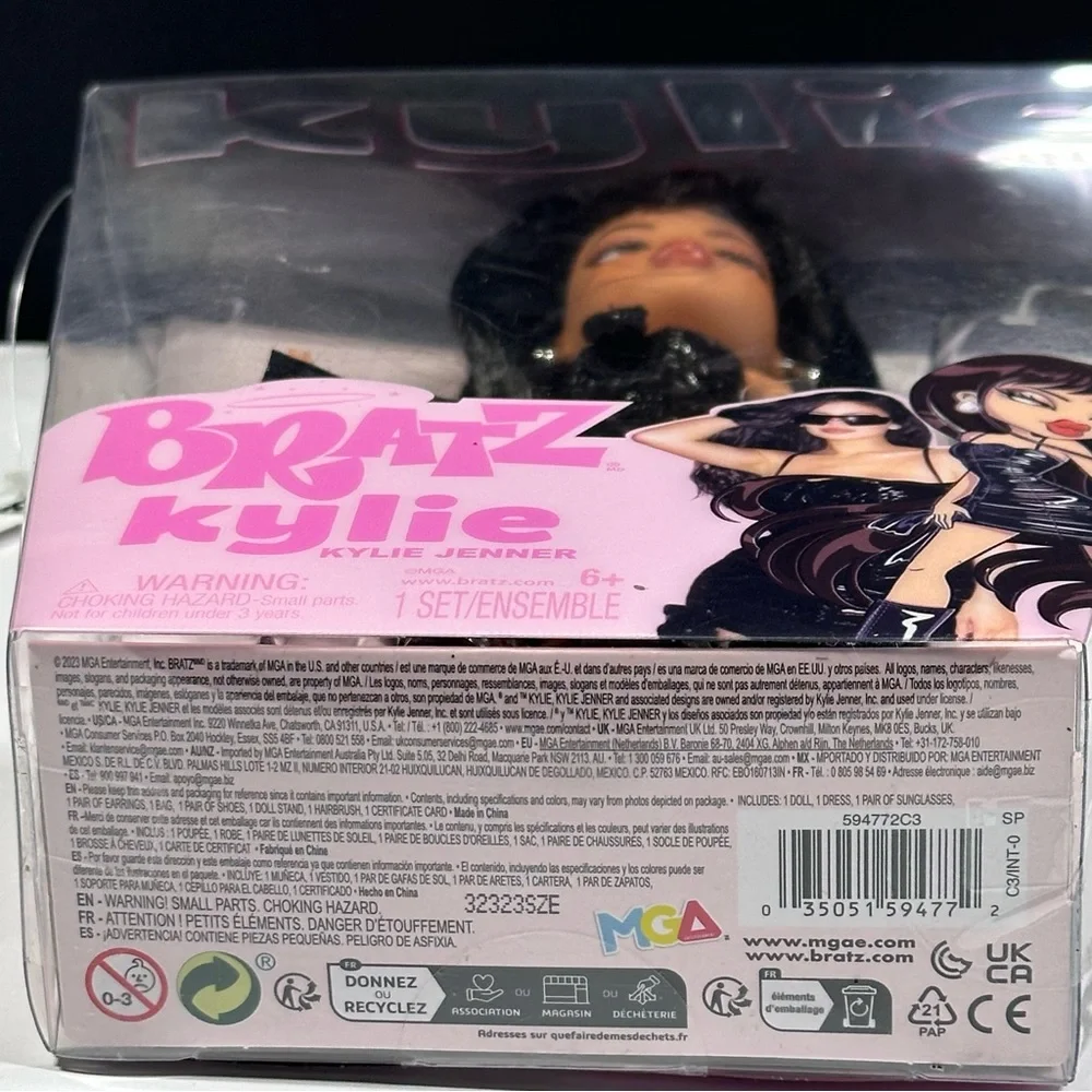 Bratz x Kylie Jenner Day Fashion Doll with Accessories and Certificate - Picture 10 of 12